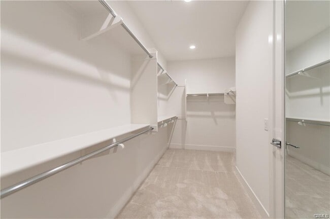 Building Photo - 300 Burwood