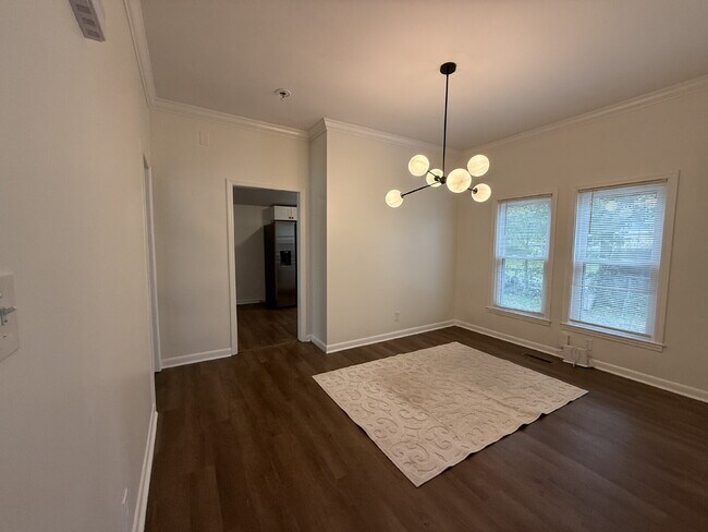 Building Photo - "Cozy 3-Bedroom Home with 2 Baths in Huntsville's Heart - 1328 Sq Ft of Comfort!"