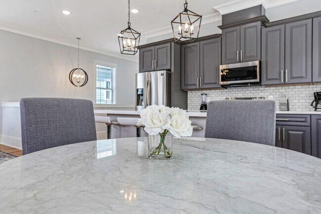 Building Photo - 1220 Carondelet St