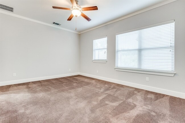 Building Photo - 4323 Dickason Ave