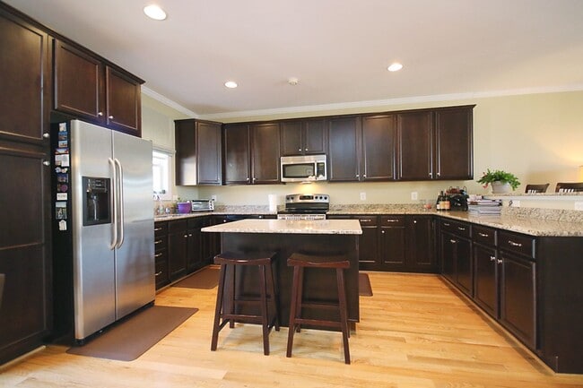 Building Photo - Pet-Friendly Pavilions at Pantops Townhome