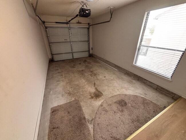 Building Photo - 2 Bed 2 Bath Luxury Waterfront Townhome with Screened Lanai & Garage!
