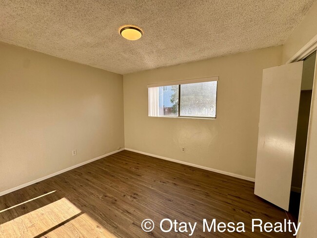 Building Photo - Charming 2-Bedroom Home with Expansive Out...