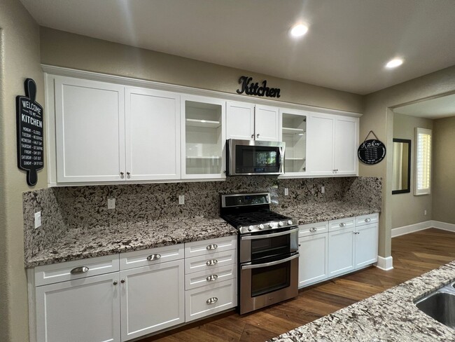 Building Photo - Former model home with tons of upgrades in...