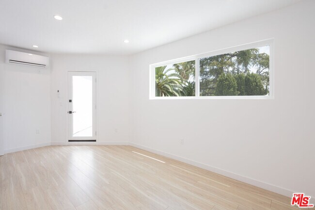 Building Photo - 1346 N Stanley Ave