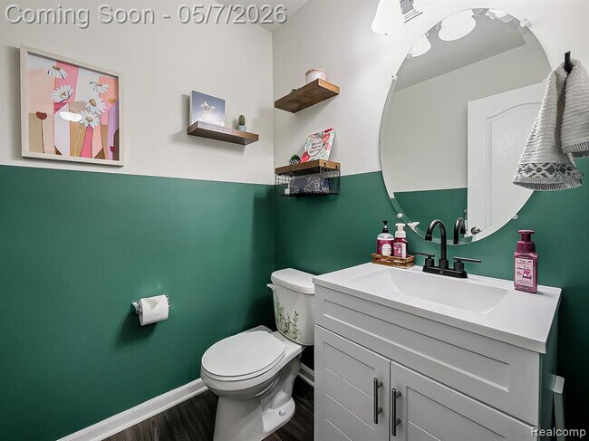 Building Photo - 8640 Quincy Dr