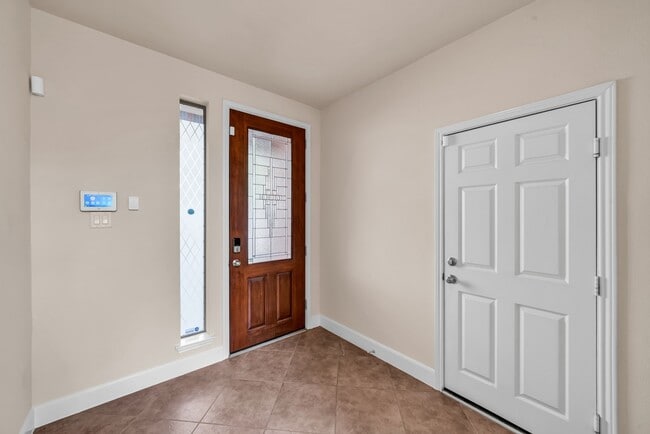 Building Photo - 1607 W Dallas St