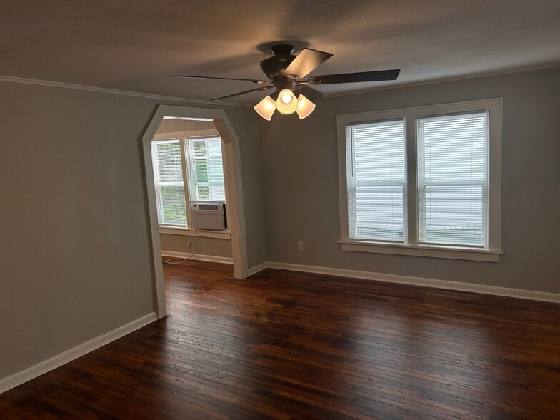 Building Photo - 1709 W St Louis St