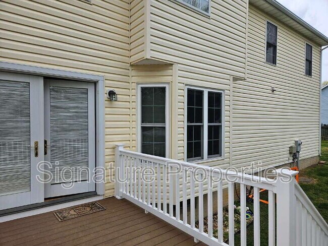 Building Photo - 10 Lockwood Dr