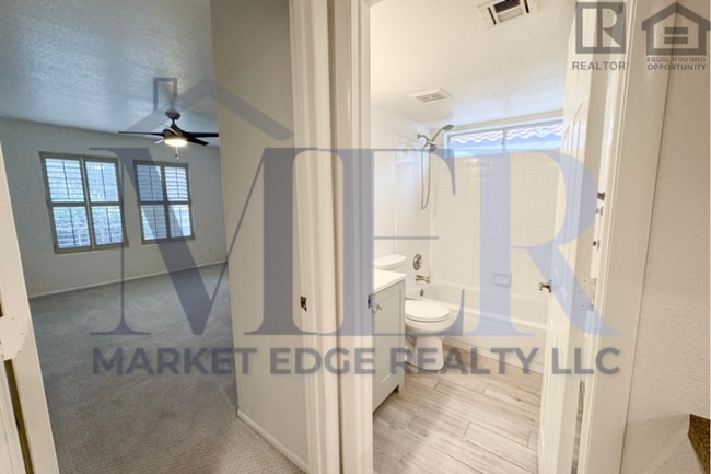 Building Photo - 2Bed/2Bath w/ Office-House at 40th St/Cactus-Garg!