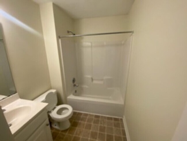 Building Photo - 4810 Heritage Woods Ct