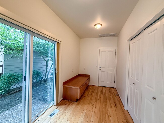 Building Photo - 4Bd/2.75Ba Issaquah House