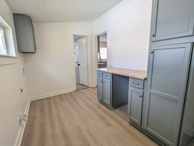 Building Photo - 108 Brown St