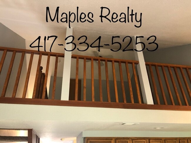 Building Photo - 2 bed, 2 bath PENTHOUSE loft condo at Fall...