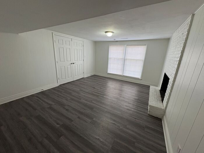 Building Photo - 7415 Willow Ave
