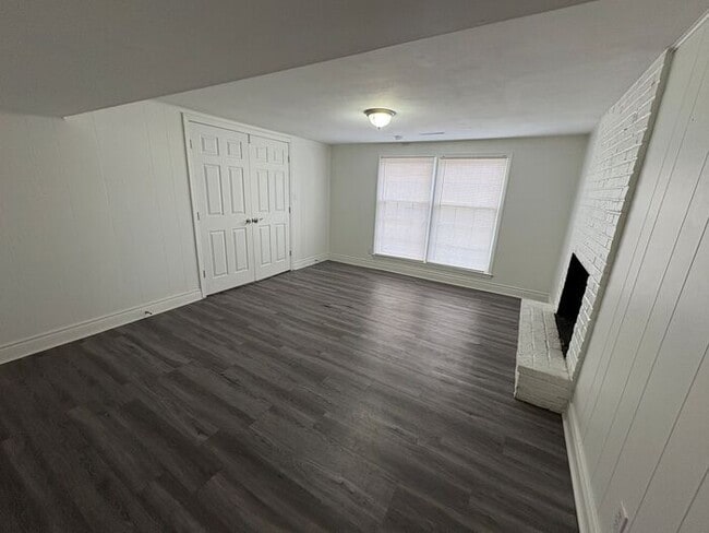 Building Photo - Beautiful 3-Bedroom Home with Spacious Liv...