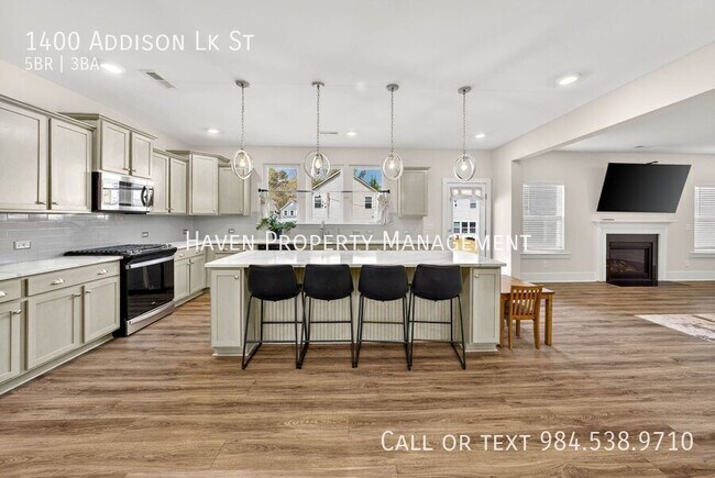 Building Photo - 1400 Addison Lk St
