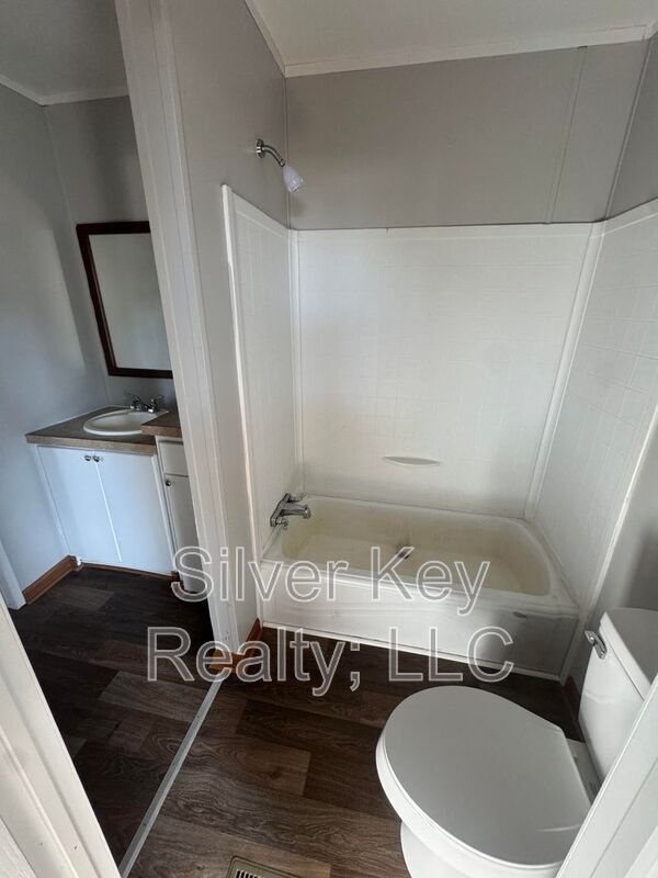 Building Photo - 3000 US-11