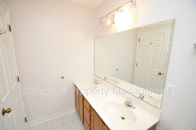 Building Photo - 240 Beechtree Dr