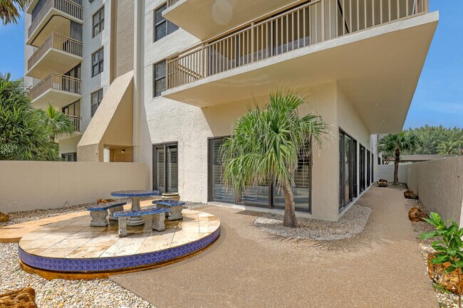 Building Photo - 3400 N Ocean Dr