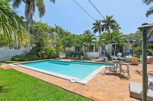 Building Photo - 5703 SW 83rd St