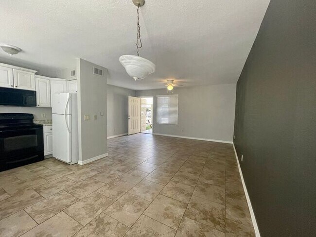 Building Photo - ONE MONTH RENT FREE!! ADORABLE 2BDRM 2BATH RECENTLY REMODELED MESA APARTMENT!