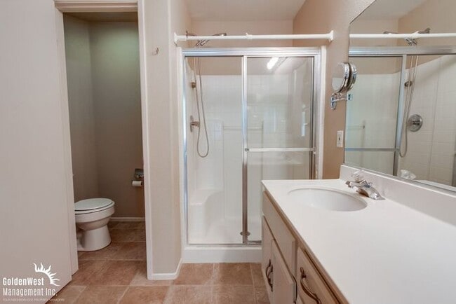 Building Photo - Elegant 2Bdm 2.5Ba Home in the Desirable I...