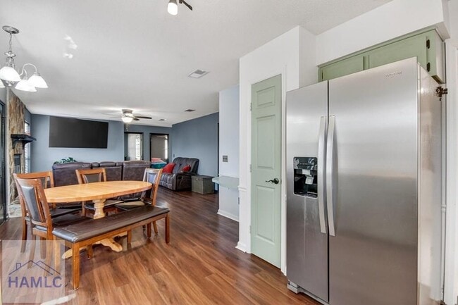 Building Photo - 606 Windhaven Dr