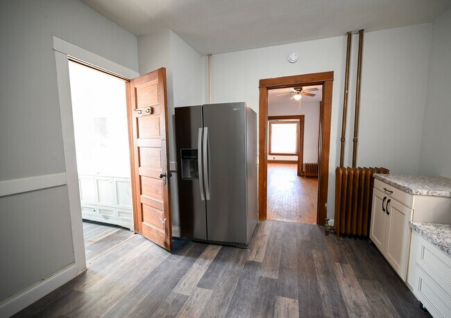 Building Photo - 405-407 W Main St - Duplex