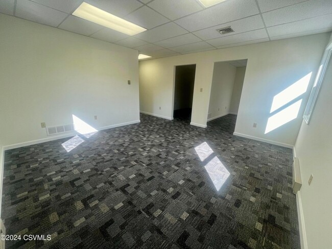 Building Photo - 1157 Westbranch Hwy