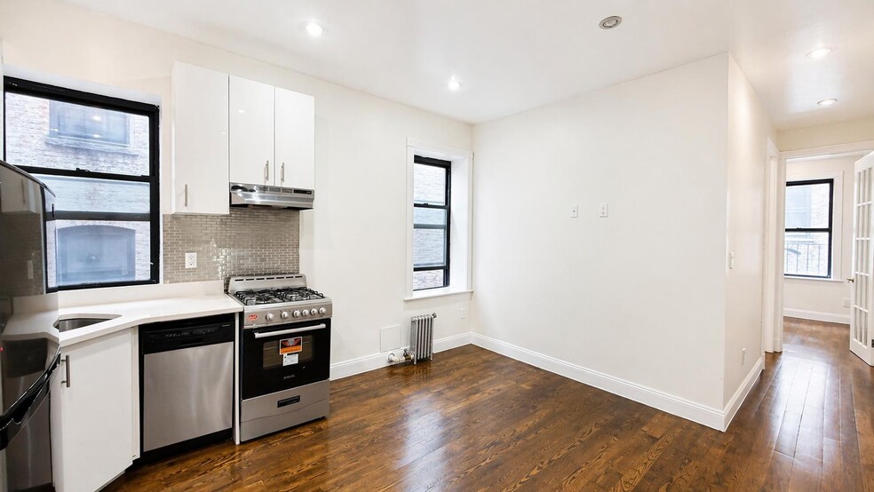 Building Photo - 523 W 135th St