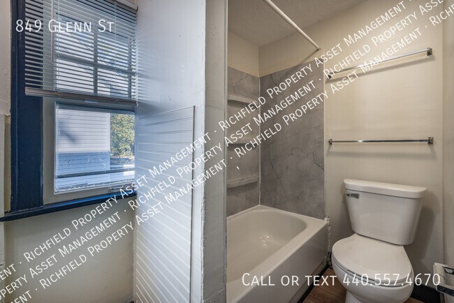 Building Photo - 849 Glenn St