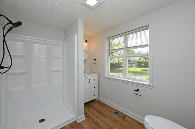 Building Photo - Updated 2BR/2BA Home | Rare Second Bath, Efficient Layout