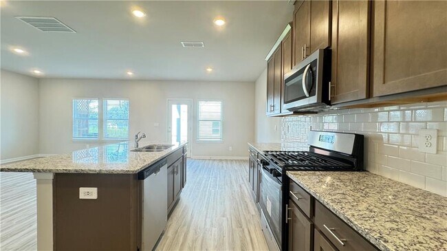 Building Photo - 694 Gabby Pt