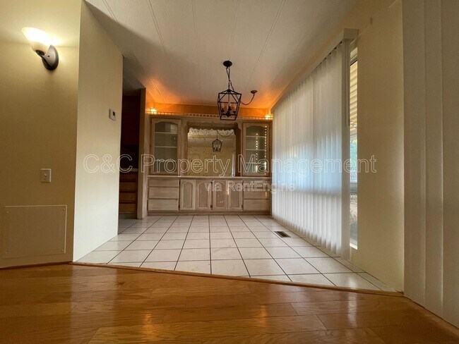 Building Photo - 17042 Esperanza Dr