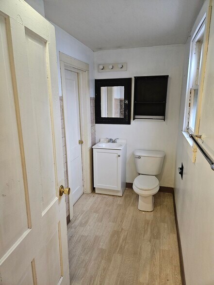 Building Photo - 1519 Avon St