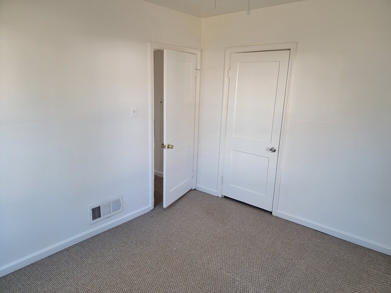 Building Photo - 682 Plater St
