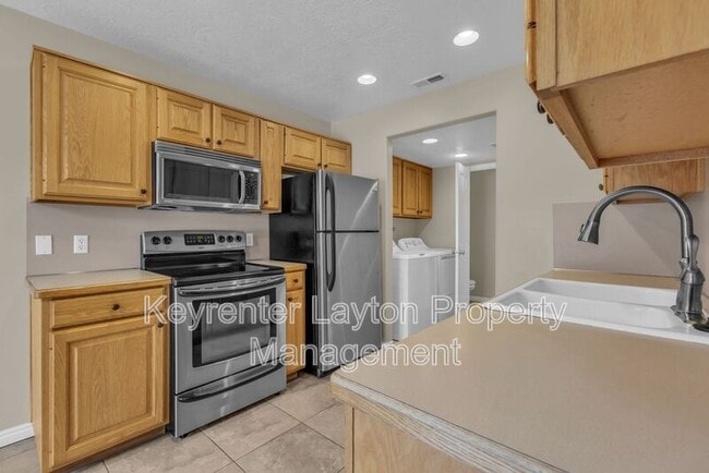 Building Photo - 105 E 820 S