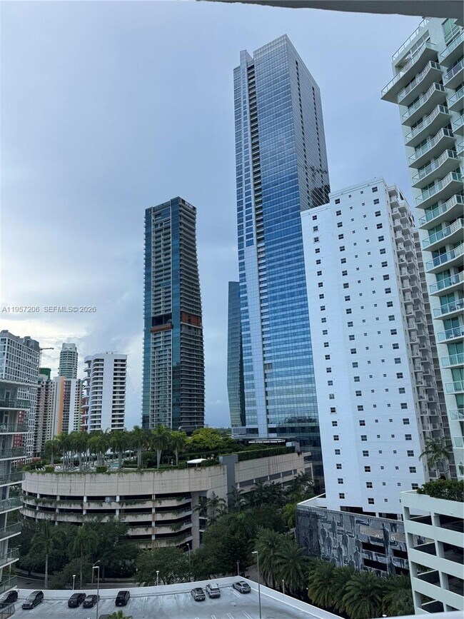 Building Photo - 1402 Brickell Bay Dr