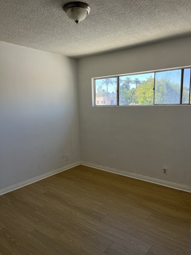Building Photo - 2929 S Orange Dr