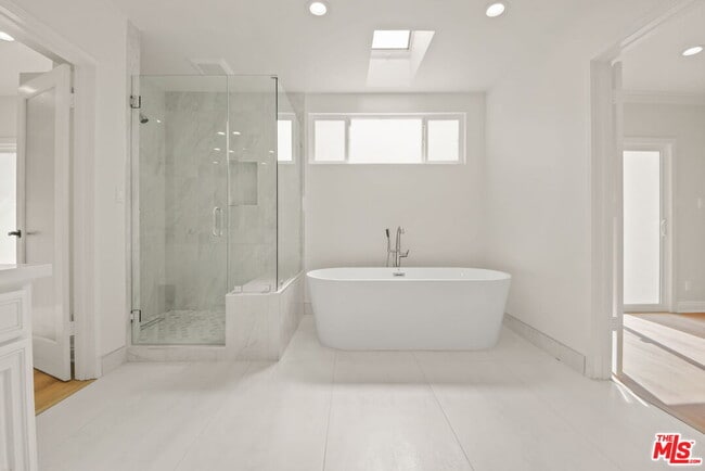 Building Photo - 500 Warner Ave