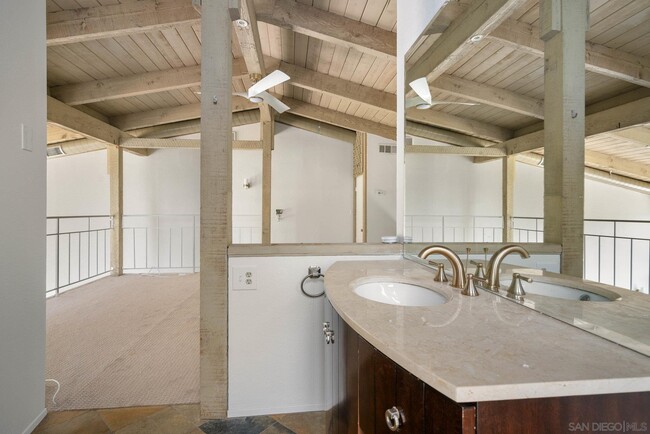 Building Photo - 2544 Navarra Dr
