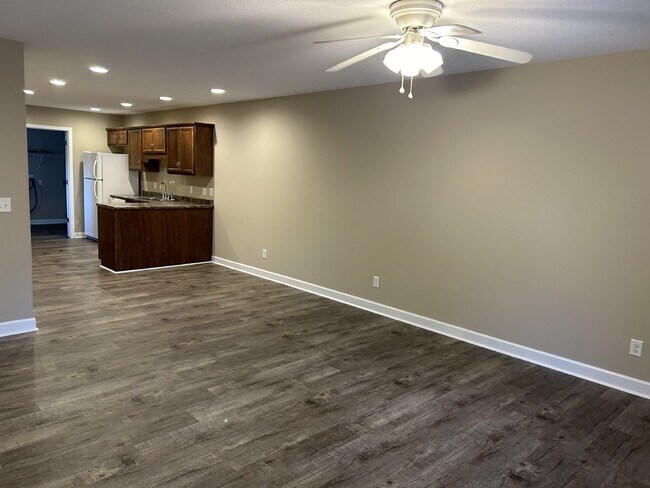 Building Photo - "Charming 2-Bedroom Retreat with 2 Full Baths in Cookeville – Spacious 1082 Sq Ft Living!"