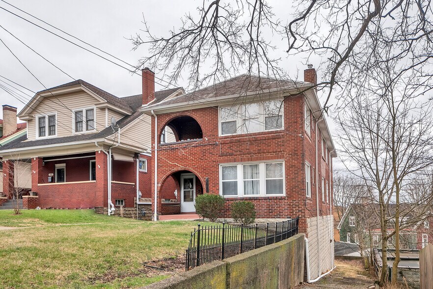 Welcome Home to 203 Richbarn Rd in the lovely town of Brighton Heights - 203 Richbarn