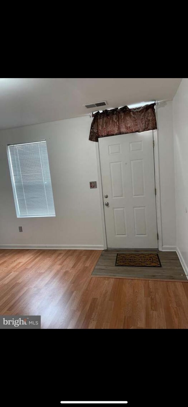 Building Photo - 1204 W