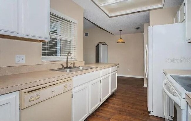 Building Photo - 557 Rapid Falls Dr