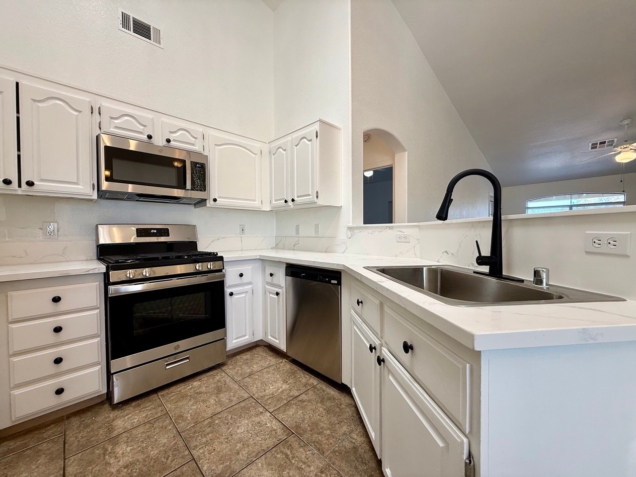 Building Photo - 3320 S Fort Apache Rd