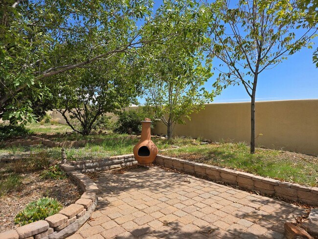 Building Photo - 19 Camerada Rd