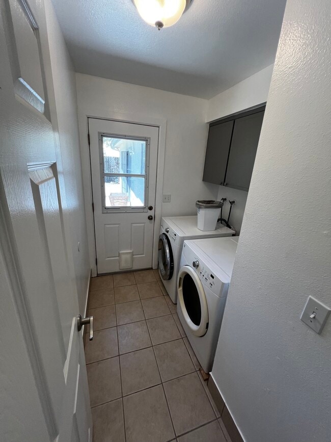 Building Photo - 27142 San Carlos Ave