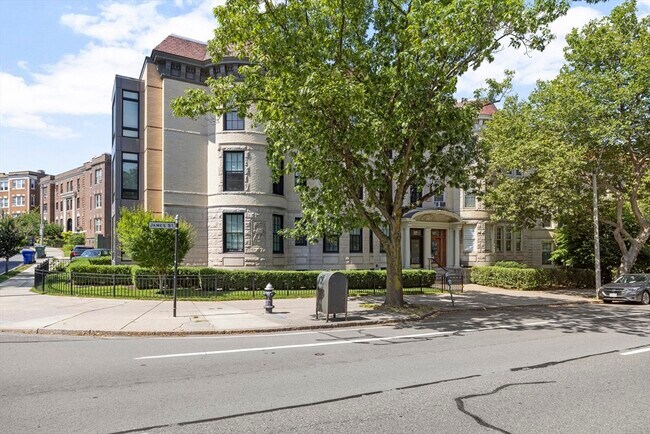 Building Photo - 1248 Beacon St